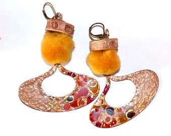 Boucles d'oreilles cuivre martelé,peintes à la main-bohème-pompons-créoles ethniques-fait main