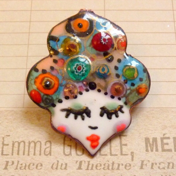 Broche Frida en cuivre émaillé, poupée,bohème,fait main-art-bohemian brooch