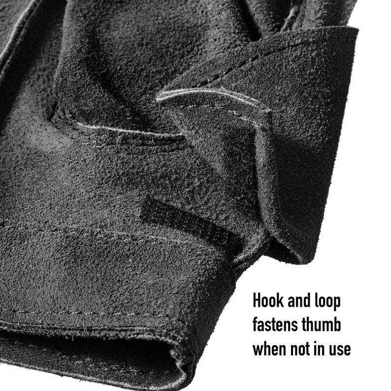 K&ouml;nnte beinhalten: Nahaufnahme eines schwarzen Lederhandschuhs mit einem Klettverschluss am Daumen. Der Text "Hook and loop fastens thumb when not in use" ist sichtbar.