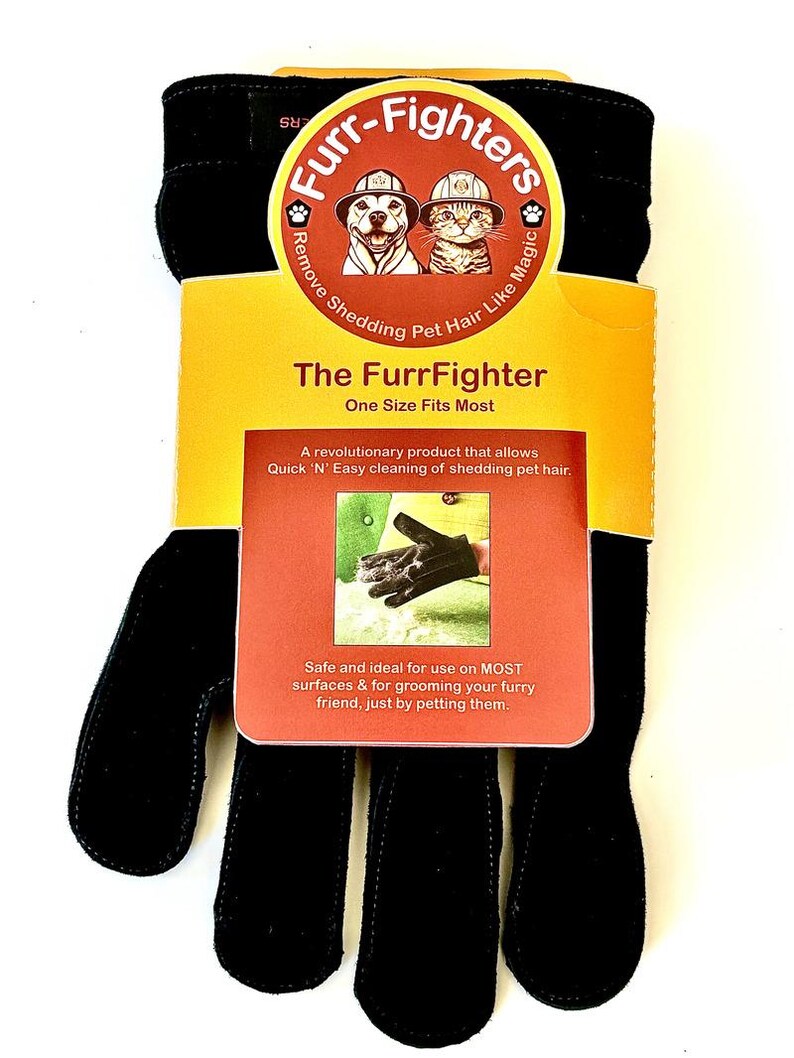 K&ouml;nnte beinhalten: Schwarzer Tierhaar-Entfernungshandschuh mit einem gelben und roten Etikett mit der Aufschrift "Furr-Fighters Remove Shedding Pet Hair Like Magic" und "The FurrFighter One Size Fits Most". Das Etikett enth&auml;lt auch den Text "Ein revolution&auml;res Produkt, das eine schnelle und einfache Reinigung von Tierhaaren erm&ouml;glicht. Sicher und ideal f&uuml;r die Verwendung auf den meisten Oberfl&auml;chen und zum B&uuml;rsten Ihres pelzigen Freundes, einfach durch Streicheln."