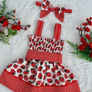 Niedliches Babykleid Strawberry: Sommer Outfit mit Stirnband