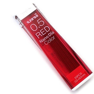 Op de afbeelding: Een verpakking met 20 rode Uni Nano Dia Color mechanische potloodminen. De minen hebben een diameter van 0,5 mm en zijn 60 mm lang. De verpakking is gelabeld met de merknaam, de minenmaat, de kleur en de afmetingen.