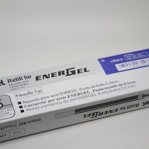 12 piezas de recambio Pentel Energel de 0,5 mm, color azul. Fabricado en Japón. Una docena en caja.