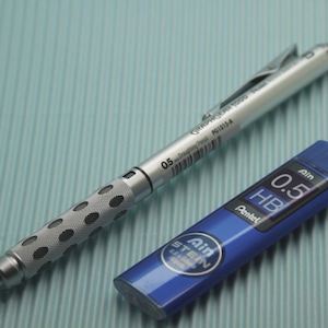 0.5mm Pentel GRAPHGEAR 1000 0.5mm Drafting Pencil +0.5mm Refill leads