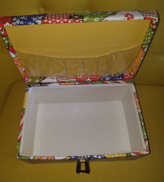 Cute Vintage Quilted Vinyl Carry Case Box Clear P… - image 4