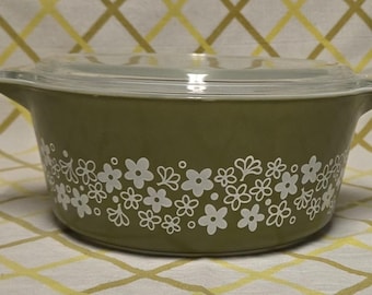 Unused Large 2.5 Quart Vintage 1972 Pyrex Corning Spring Blossom Crazy Daisy Floral Pattern White Green Flowers Casserole Dish w Lid 475 USA