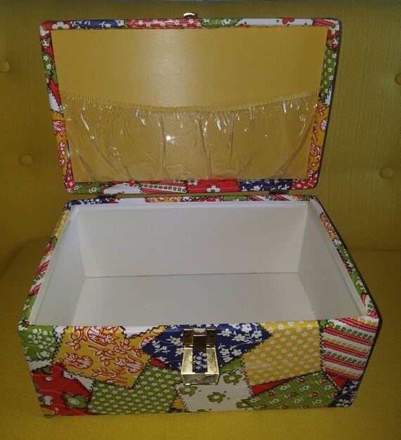 Cute Vintage Quilted Vinyl Carry Case Box Clear P… - image 3