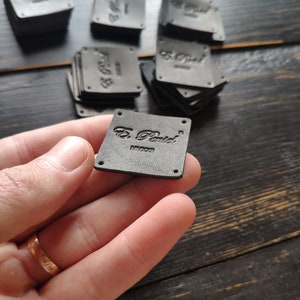 Personalized leather labels. Leather tags. Custom Labels. Knitting leather Labels. Knitting Tags. Labels in leather. Custom leather Labels.