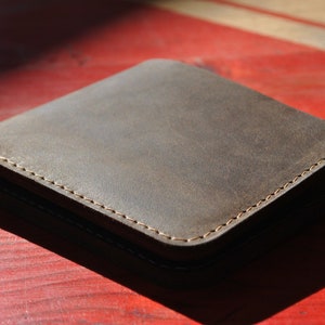 Cartera de cuero de hombre personalizada, cartera de cuero de hombre, cartera plegable, regalo de padrinos de boda, cartera de hombre, ideas de regalo para él, cartera de cuero mínima