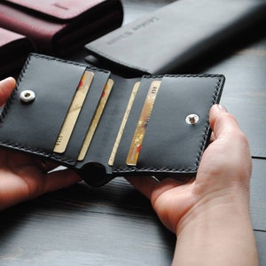 Portafoglio in pelle personalizzato. Regalo testimoni dello sposo. Portafoglio fatto a mano per uomo. Portafoglio sottile in pelle. Regalo per la festa del papà. Borsa in pelle nera. Titolare della carta.