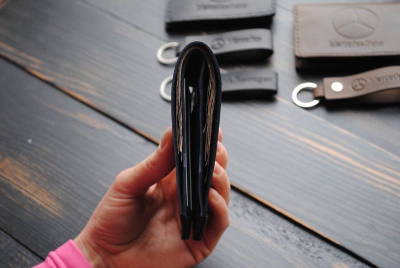Cartera de cuero de hombre personalizada, cartera de cuero de hombre, cartera plegable, regalo de padrinos de boda, cartera de hombre, ideas de regalo para él, cartera de cuero mínima imagen 2