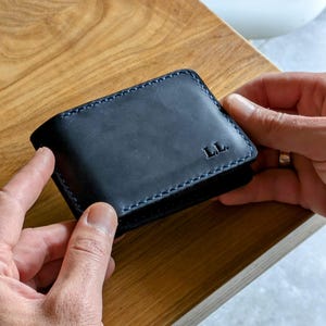 レザーカードホルダー、天然皮革製、マネークリップウォレット、レザーマネークリップウォレット、レザーウォレット、メンズウォレット、ミニマリストウォレット。