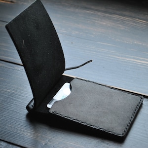Personalisiertes Leder-Geldscheinklammer-Portemonnaie. Leder-Kartenhalter. Schlankes Herren-Portemonnaie. Minimalistisches Portemonnaie. Leder-Kartenhalter.