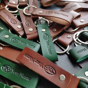 Personalisierter Schlüsselanhänger. Ihr Logo, individueller Leder-Schlüsselanhänger. Benutzerdefiniertes Logo. Firmengeschenk mit Logo. Individuelles Geschenk. Schlüsselhalter. Kundengeschenk.
