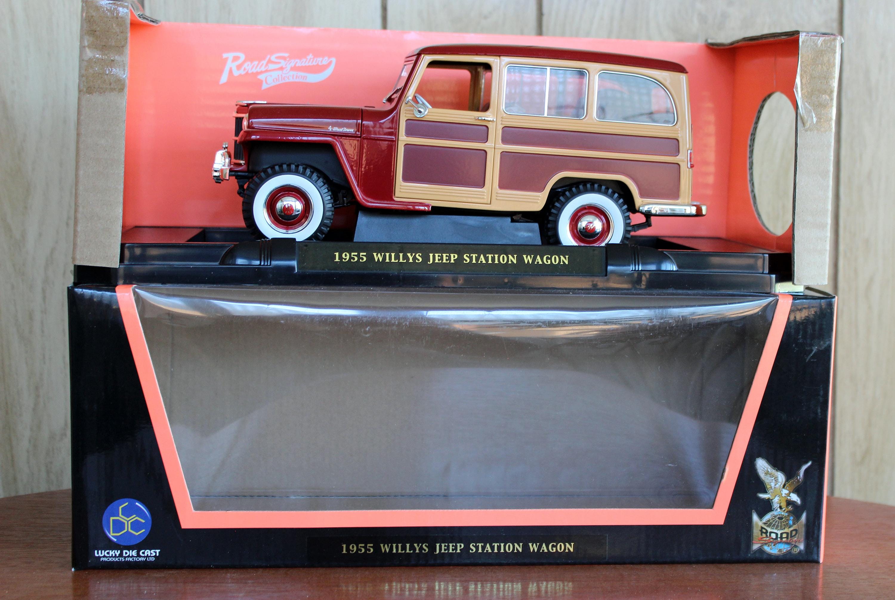 1955 Willys Jeep Station Wagon Burgundy/wood-road Signature 1:18