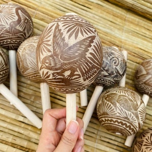 Hand carved Mexican Maraca / Hand carved Mexican Maraca / Hand Carved Maraca Made of Jícara / Units: 1