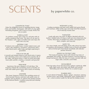 Peut inclure: Texte sur fond cr&egrave;me d&eacute;crivant divers parfums, dont Champagne Toast, Warm & Cozy, Wedding Cake, Love is in the Air, Fresh Rose et Lavender. Le texte est en police serif.