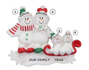 Adorno navideño personalizado de familia de 4 personas en la nieve - Adorno navideño de familia de 4 personas en la nieve