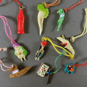 Vintage Celluloid & Glass Charms Japanese Pop Out Eyes Kobe Cracker Jack Toy (05)