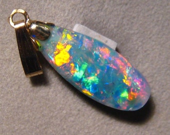 2.1 ct. Fossilized shell Opal Pendant - 14 k yellow gold - Resin Backing
