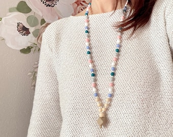 Collier d'allaitement sensoriel de style mala pour maman et bébé en "confettis"