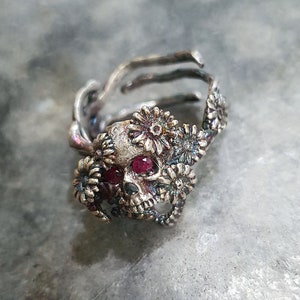 Daisy flower adjustable Skull Ring with Ruby eye.