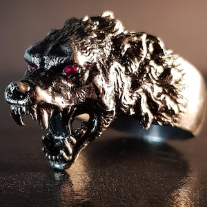 Savage looking wolf in 925 sterling silver with ruby as eyes