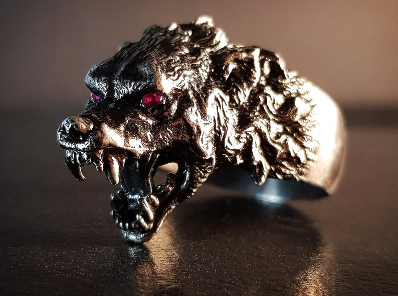 Savage looking wolf in 925 sterling silver with ruby as eyes