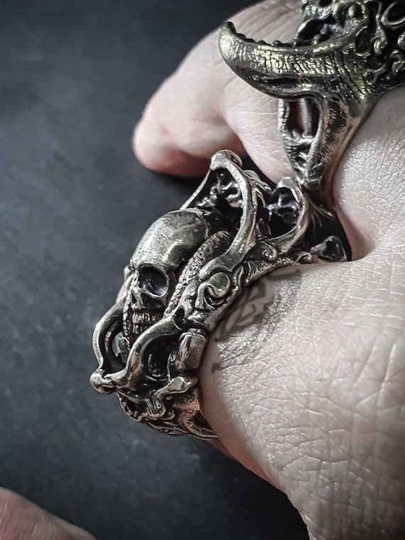GOLD KID *BRASS KING-SKULL RING*
