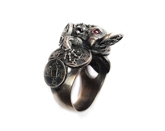 Greedy Money Toad JinChan 金蟾  Feng Shui Three legged Lucky Frog Ring | 925 Sterling Silver / 18K Gold / Ruby / Sapphire / Emerald