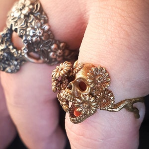Daisy flower adjustable Skull Ring