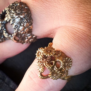Daisy flower adjustable Skull Ring