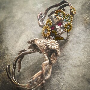 Daisy flower adjustable Skull Ring with Ruby eye.