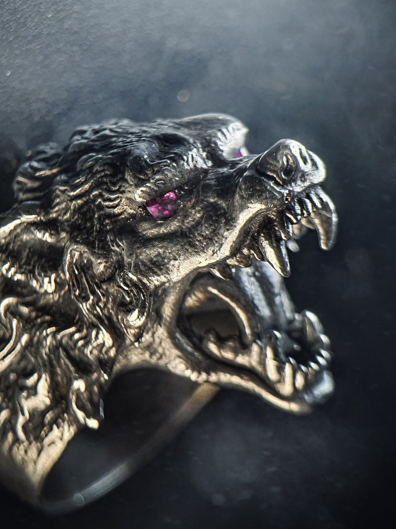 Savage looking wolf in 925 sterling silver with ruby as eyes