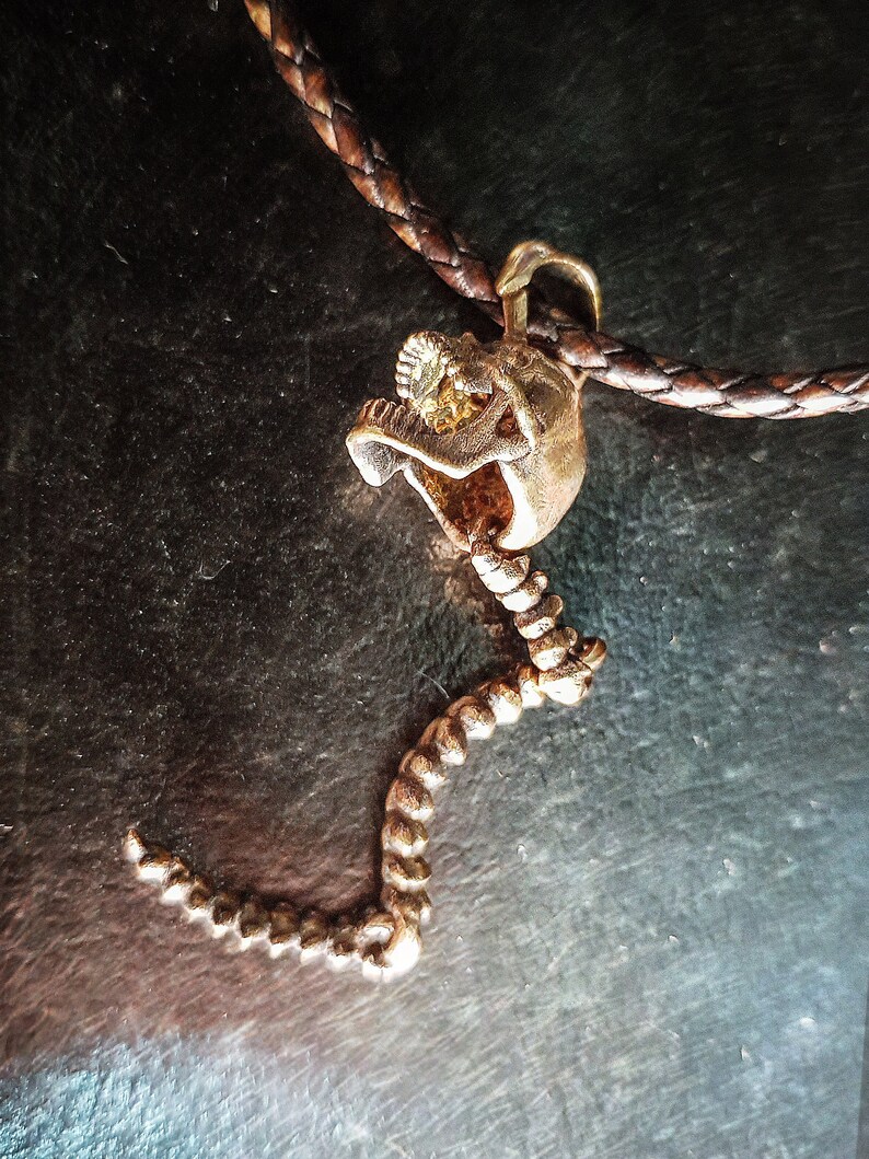 Skull Skeleton pendant with spine with 4 moving parts.