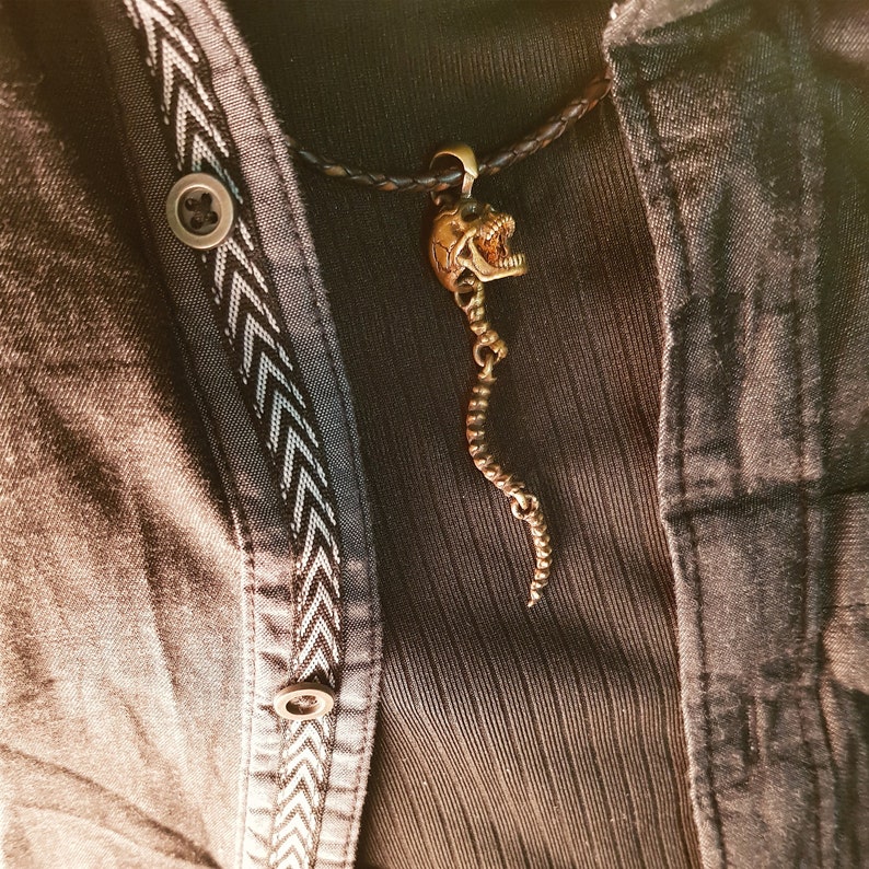 Skull Skeleton pendant with spine with 4 moving parts.