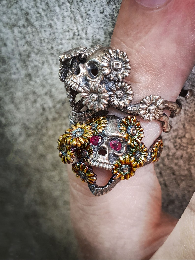 Daisy flower adjustable Skull Ring with Ruby eye.