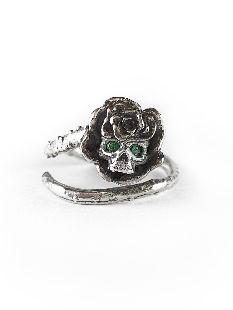 Dainty Rose Skull Ring