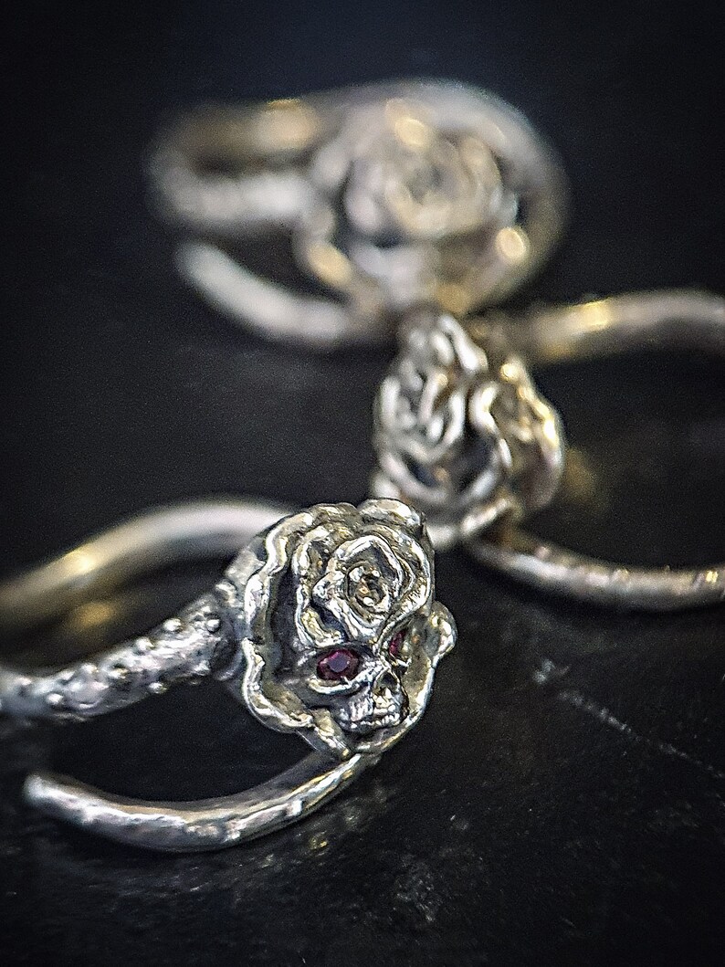 Dainty Rose Skull Ring