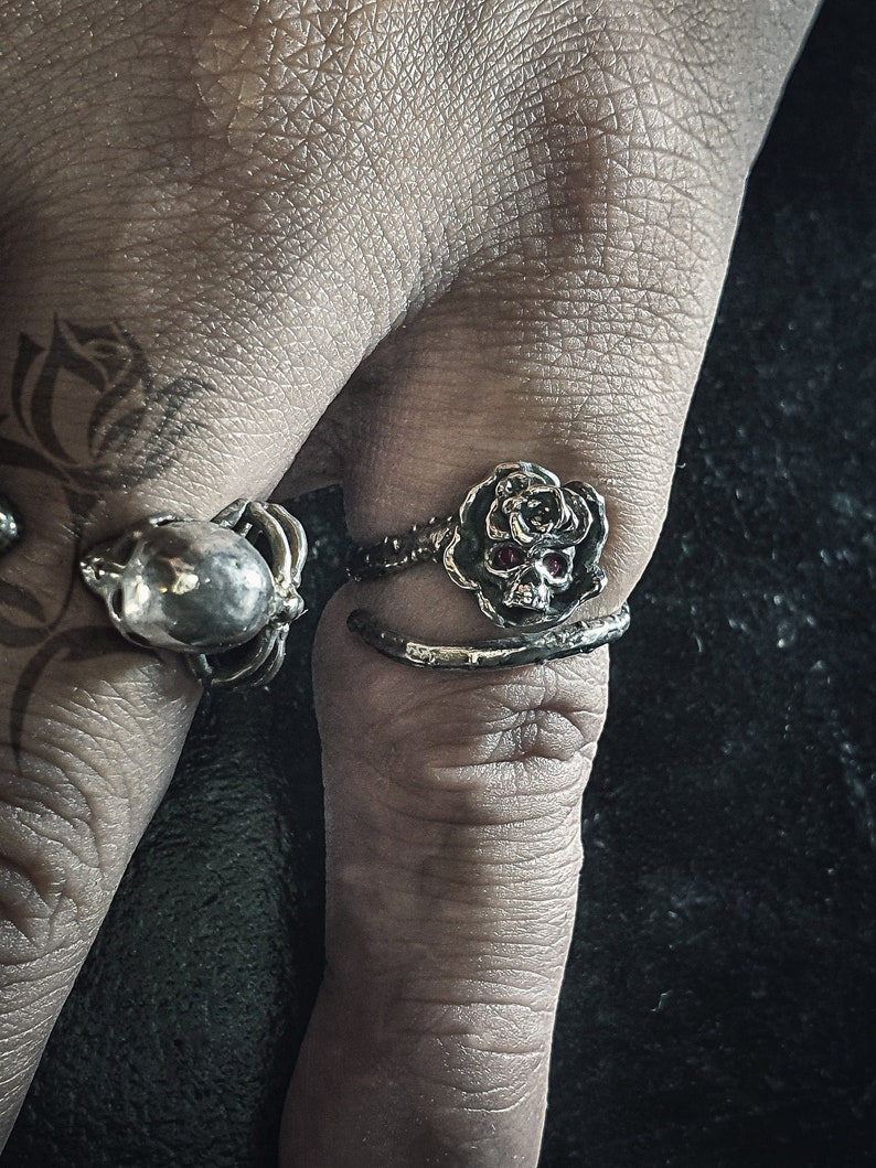 Dainty Rose Skull Ring