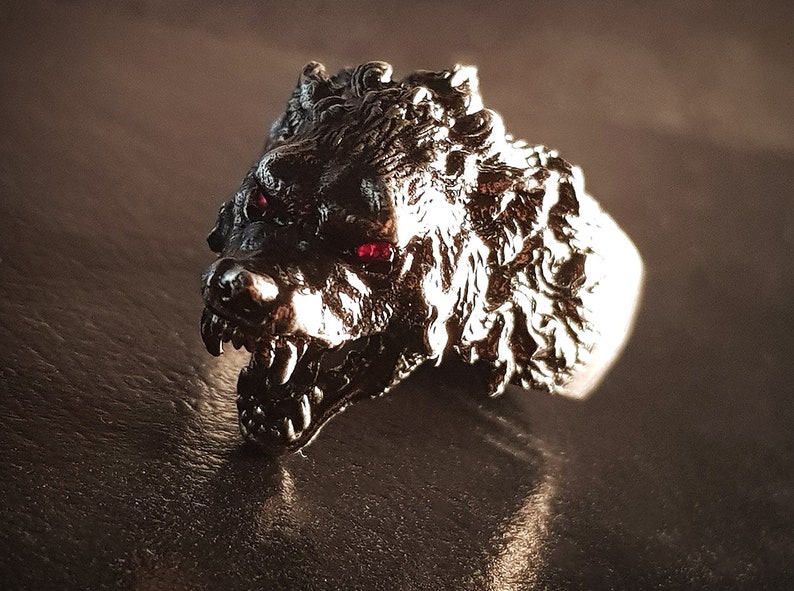 Savage looking wolf in 925 sterling silver with ruby as eyes