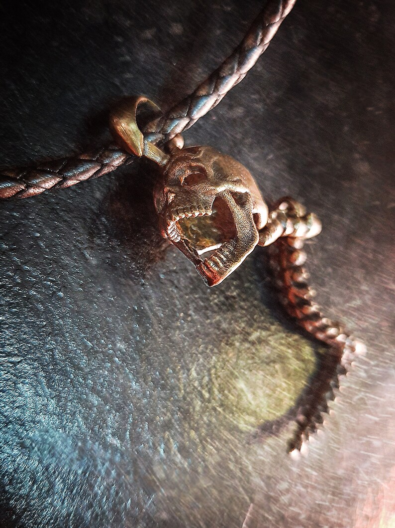 Skull Skeleton pendant with spine with 4 moving parts.