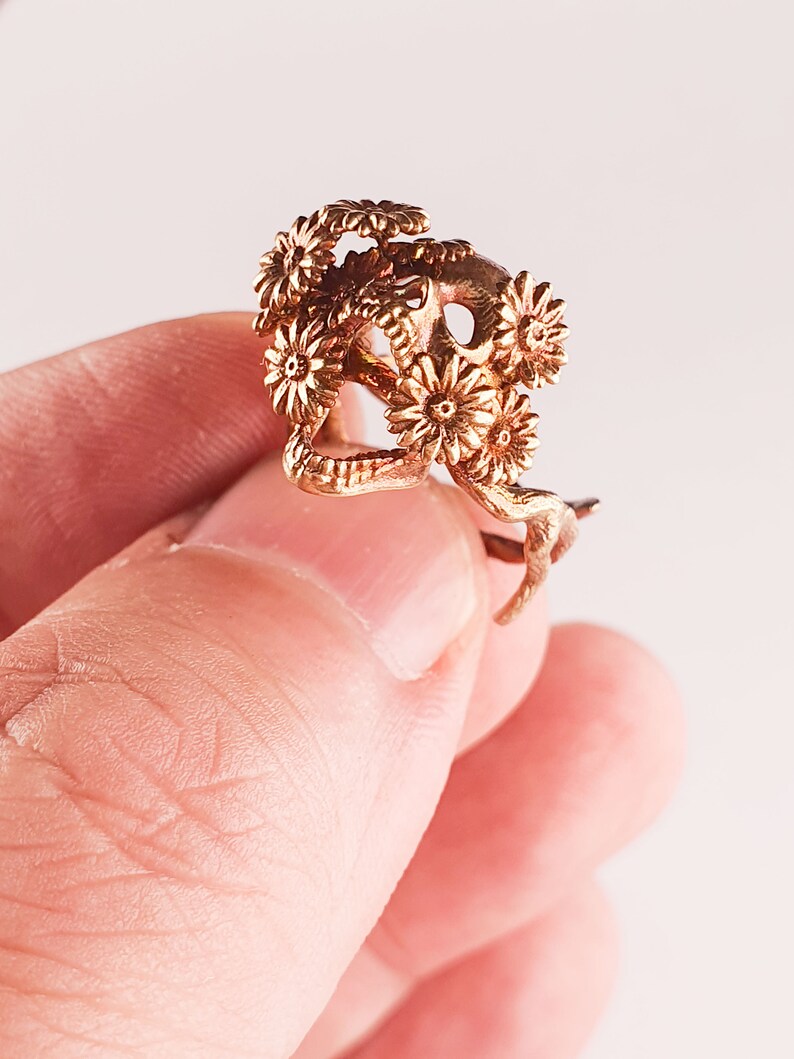Daisy flower adjustable Skull Ring