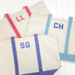 Embroidered Monogrammed Tote Bag - Gift for Her, Gift for Mom, Bridesmaid Gift, Bride Gift, Travel Bag, Personalized Gift