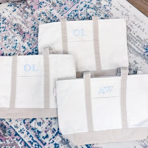 Embroidered Personalized Tote Bag - Gift for Her, Gift for Mom, Bridesmaid Gift, Bride Gift, Travel Bag, Personalized Gift