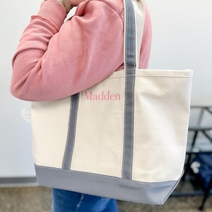 Embroidered Personalized Tote Bag - Gift for Her, Gift for Mom, Bridesmaid Gift, Bride Gift, Travel Bag, Personalized Gift