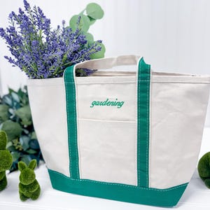 Embroidered Personalized Tote Bag - Gift for Her, Gift for Mom, Bridesmaid Gift, Bride Gift, Travel Bag, Personalized Gift