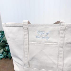 Embroidered Personalized Tote Bag - Gift for Her, Gift for Mom, Bridesmaid Gift, Bride Gift, Travel Bag, Personalized Gift