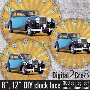 Peut inclure: Trois faces d'horloge imprimables représentant une voiture vintage bleue sur un fond jaune en forme de soleil. Les faces d'horloge mesurent 8 pouces et 12 pouces de diamètre. Le texte "Digital2Cre8" et "300 dpi jpg, pdf téléchargement instantané" est inclus dans l'image.