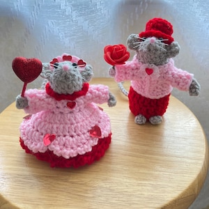 Crochet Valentine Mouse Couple - boy and girl set; Holiday Decorations, Party Favors, Table Decorations, Wedding Decor, Spring Decor,